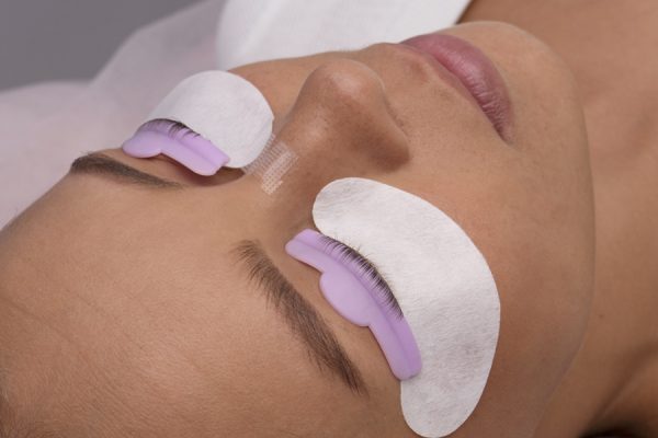 high-angle-woman-wearing-eye-patches (1)